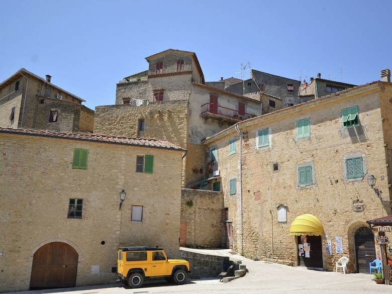 Vintage Holiday Home In Montecastelli Pisano With Terrace