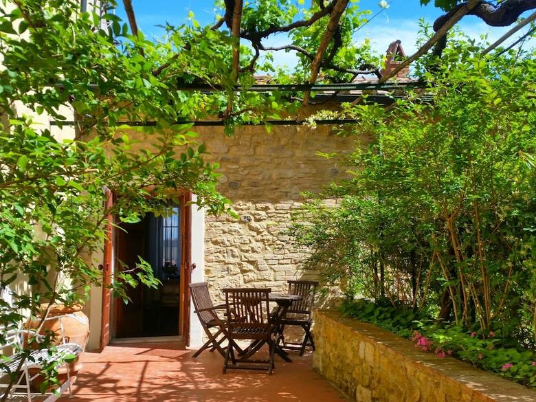 Vintage Holiday Home In Montecastelli Pisano With Terrace
