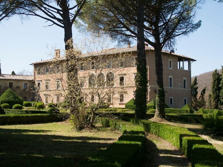Vintage Holiday Home In Montecastelli Pisano With Terrace