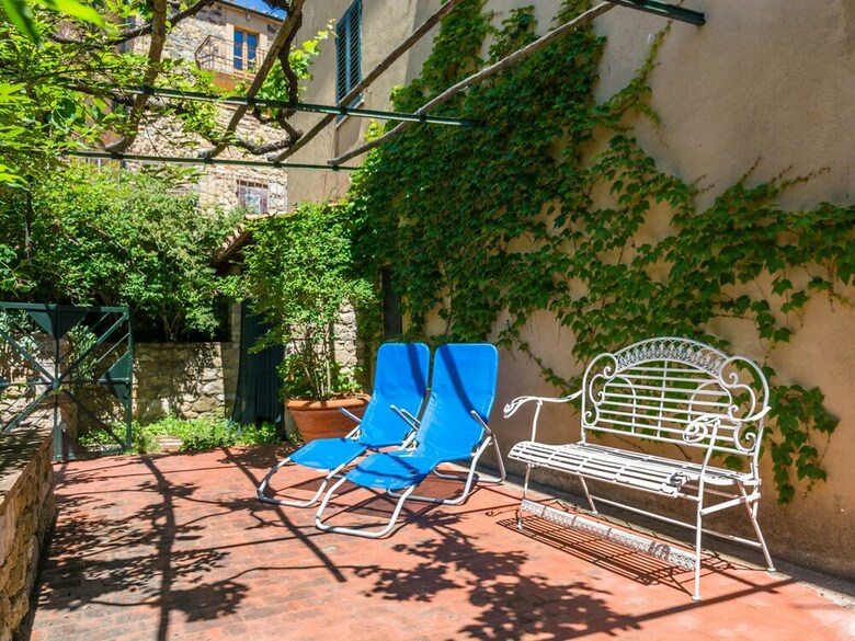 Vintage Holiday Home In Montecastelli Pisano With Terrace