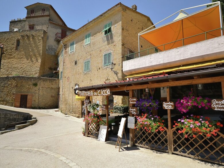 Vintage Holiday Home In Montecastelli Pisano With Terrace
