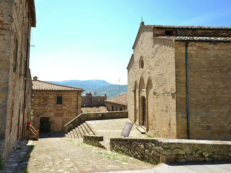 Vintage Holiday Home In Montecastelli Pisano With Terrace