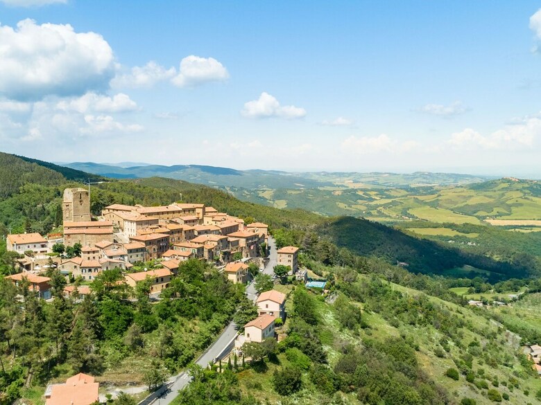 Vintage Holiday Home In Montecastelli Pisano With Terrace