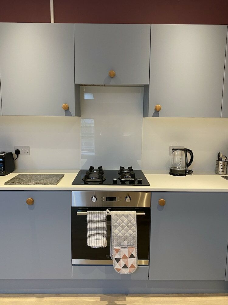 Aaron Wise - 17 Fitzhamon Apartments