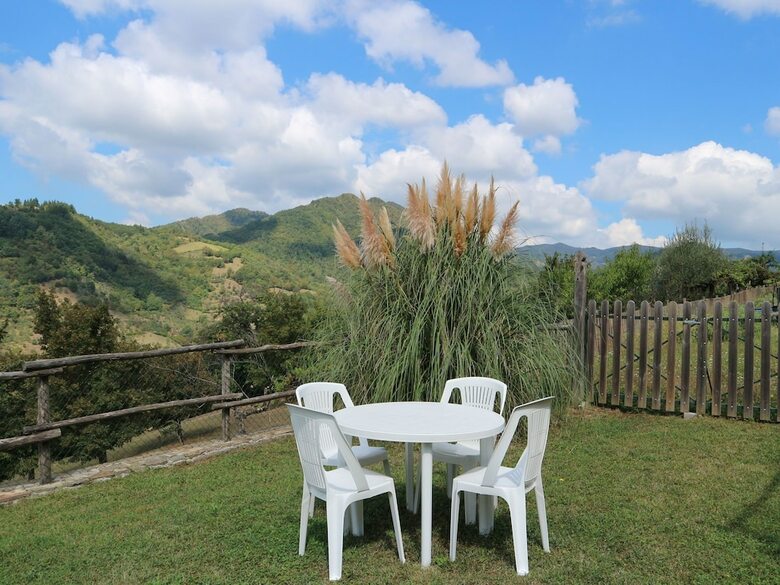 Beautiful Apartment With Garden, Patio, Pool, Barbecue
