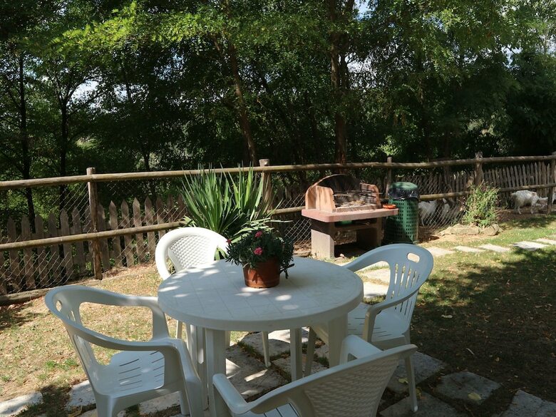 Beautiful Apartment With Garden, Patio, Pool, Barbecue