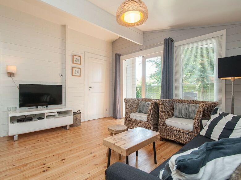 Charming Holiday Home In Warmenhuizen Amidst Nature