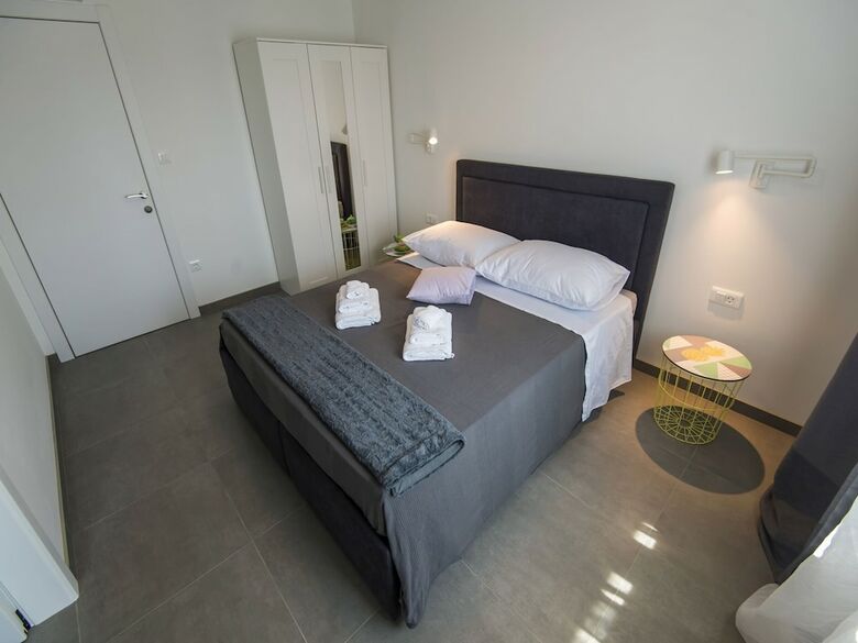 Beautiful Villa With Private Swimming Pool, Nice Covered Terrace, Play Area, Bbq