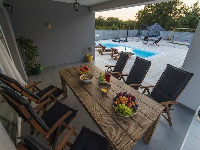 Beautiful Villa With Private Swimming Pool, Nice Covered Terrace, Play Area, Bbq