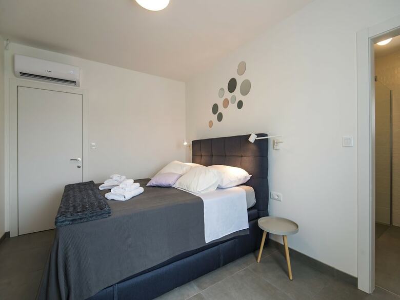 Beautiful Villa With Private Swimming Pool, Nice Covered Terrace, Play Area, Bbq