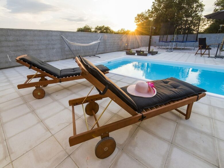 Beautiful Villa With Private Swimming Pool, Nice Covered Terrace, Play Area, Bbq