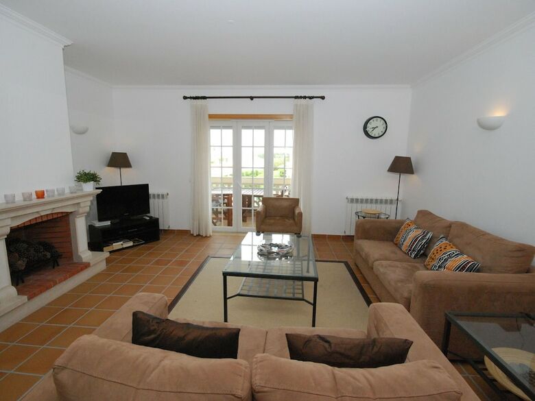 Modern Apartment In �bidos With Pool
