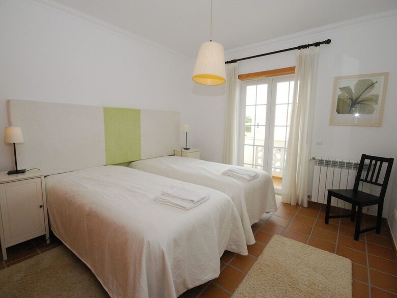 Modern Apartment In �bidos With Pool