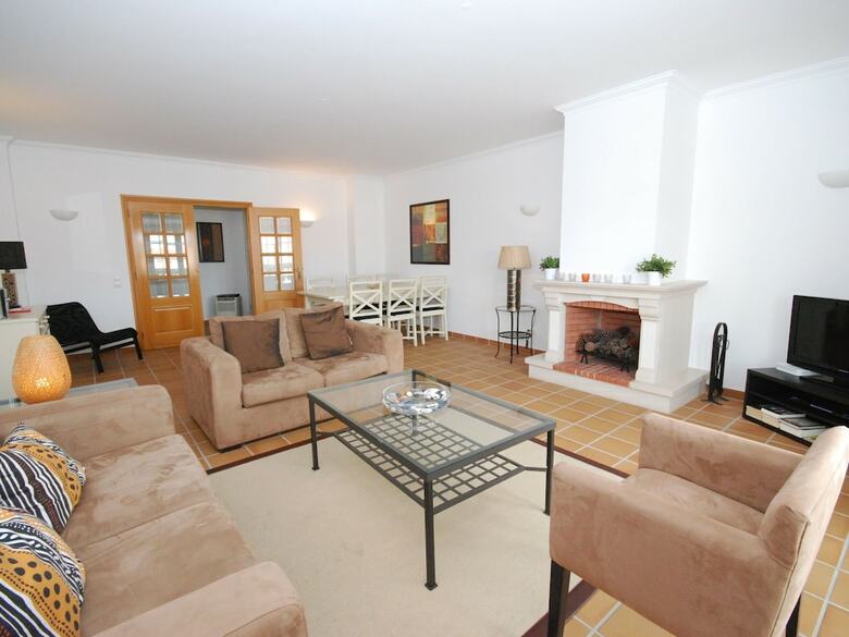 Modern Apartment In �bidos With Pool