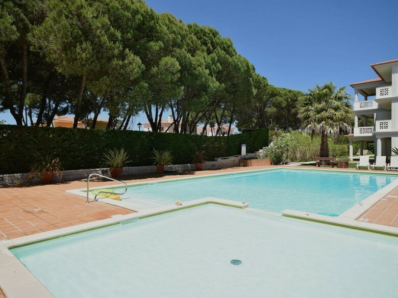 Modern Apartment In �bidos With Pool