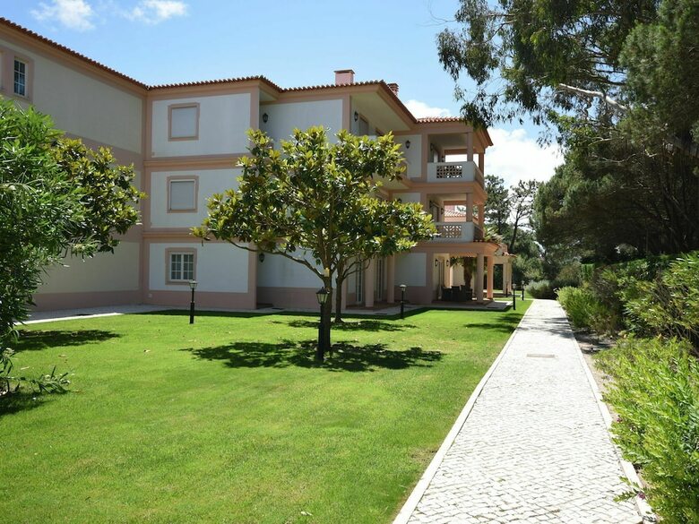 Modern Apartment In �bidos With Pool