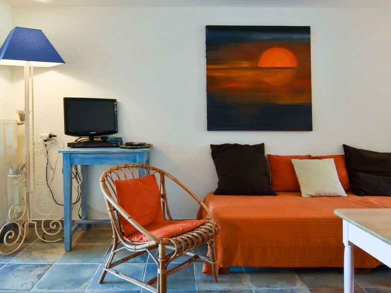 Apartment With Private Garden 10mins From Port-louis Beach, Disabled Access