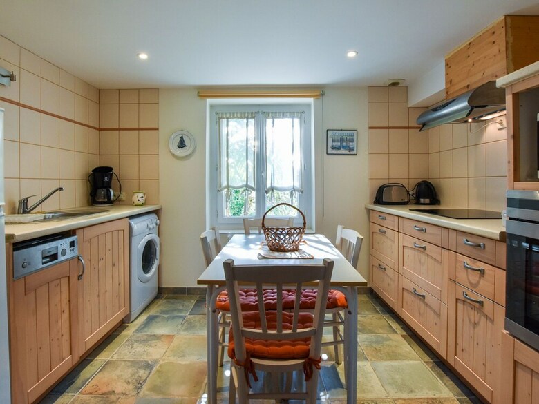 Apartment With Private Garden 10mins From Port-louis Beach, Disabled Access