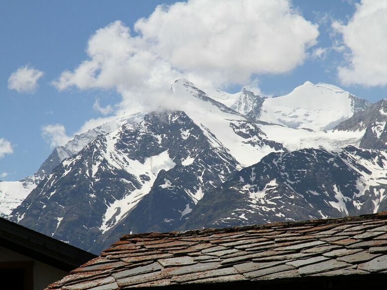 Spacious Apartment In St Niklaus Near Mattertal Ski Area
