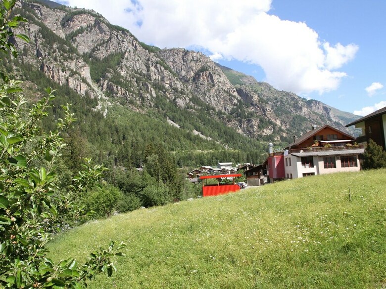 Spacious Apartment In St Niklaus Near Mattertal Ski Area