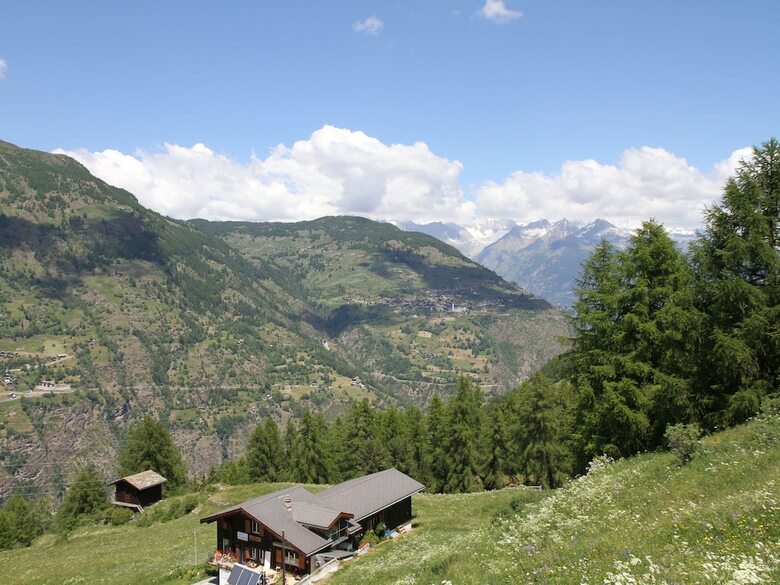 Spacious Apartment In St Niklaus Near Mattertal Ski Area