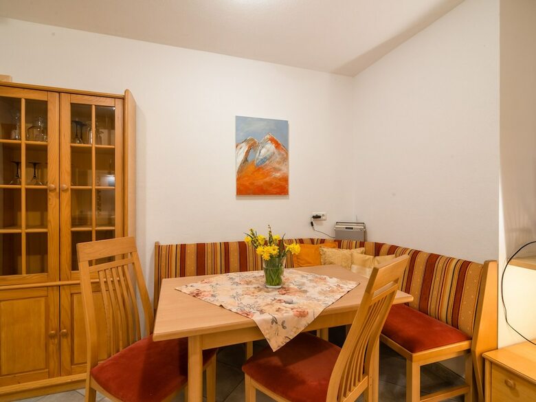 Beautiful Mansion In S�ll With Garden