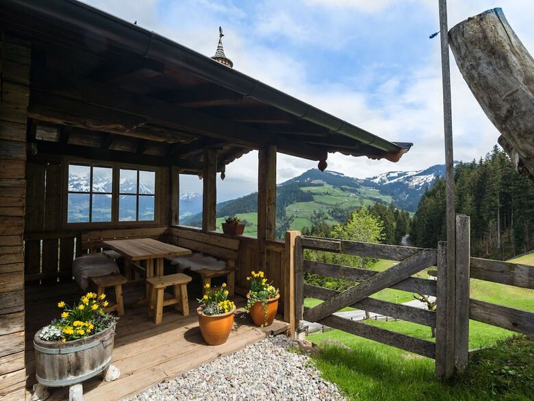 Beautiful Mansion In S�ll With Garden
