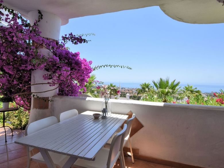 Luxury Apartment With Breathtaking Sea View Surrounded By Palm Trees!