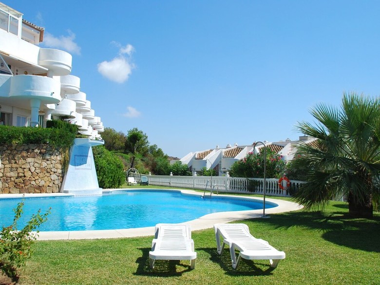 Luxury Apartment With Breathtaking Sea View Surrounded By Palm Trees!