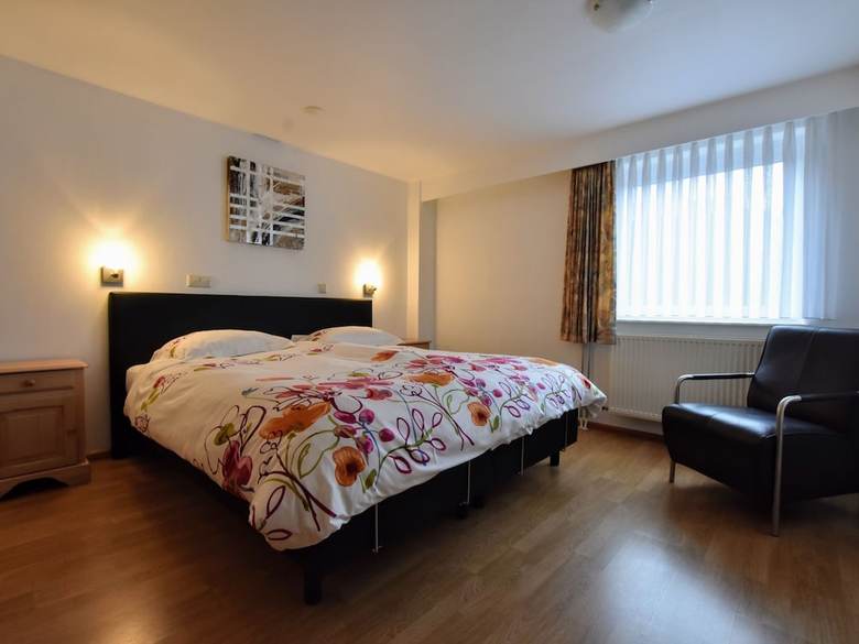 Spacious Apartment In Schin Op Geul Near The River