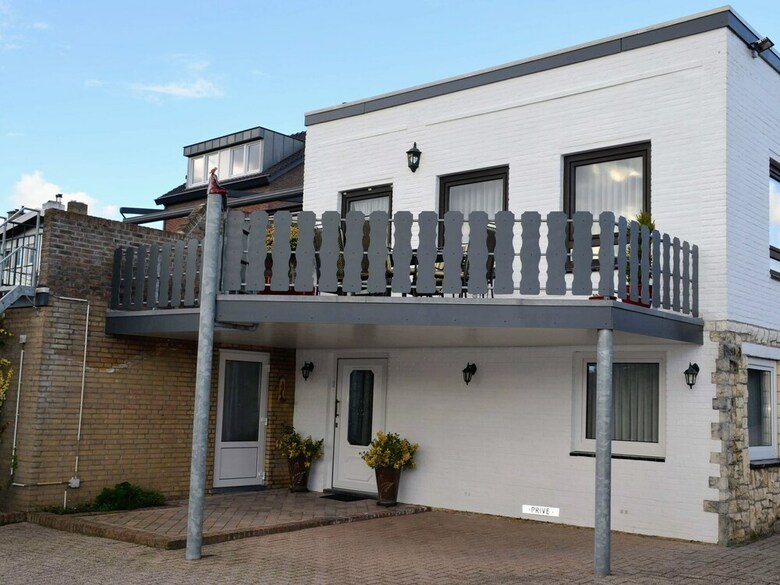 Spacious Apartment In Schin Op Geul Near The River