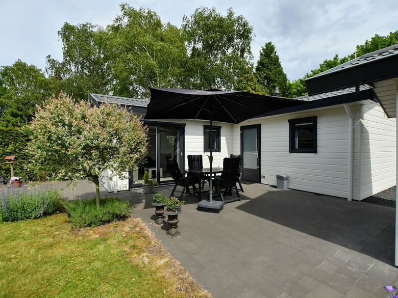 Spacious Chalet In Wolfheze With Garden