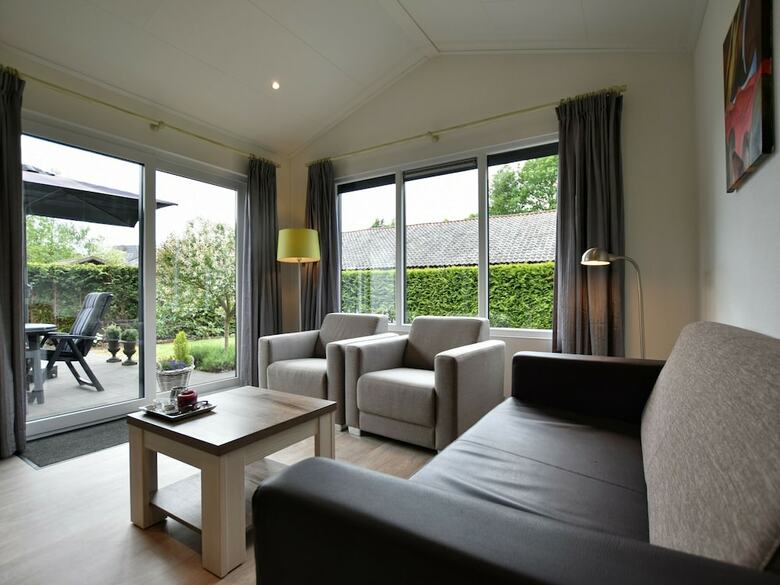 Spacious Chalet In Wolfheze With Garden