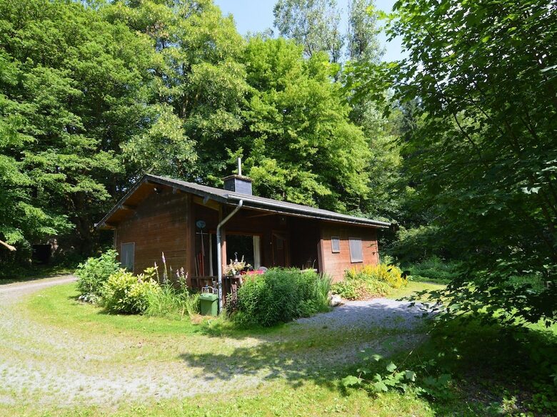 Detached Chalet In Lovely Hiking Region