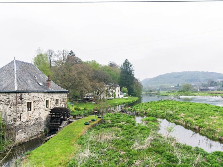 Detached Chalet In Lovely Hiking Region