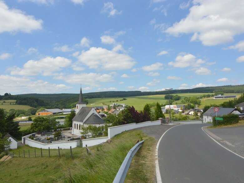 Cozy Apartment With Private Garden In Hontheim