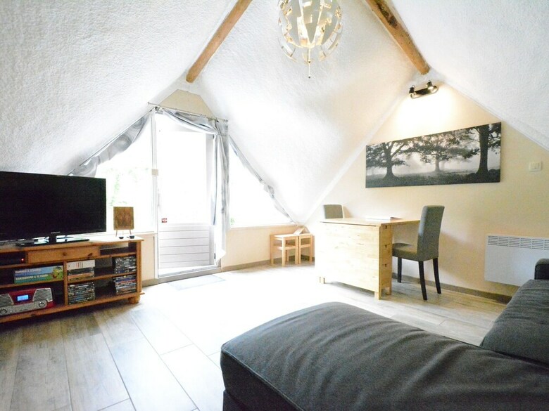 Unusual Chalet In The Woods, Very Comfortable, Nice Covered Terrace, Quiet