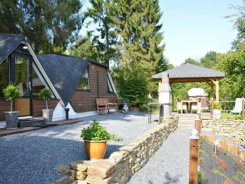 Unusual Chalet In The Woods, Very Comfortable, Nice Covered Terrace, Quiet