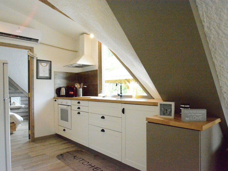 Unusual Chalet In The Woods, Very Comfortable, Nice Covered Terrace, Quiet