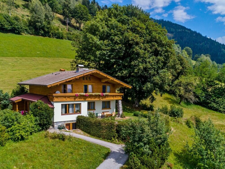 Spacious Chalet In Piesendorf Near Ski Area