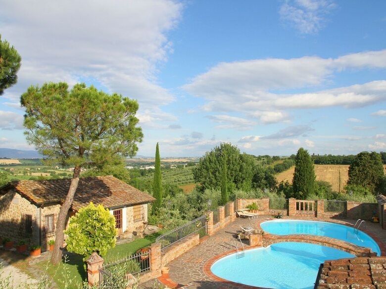 Spacious Cottage With Pool In Arezzo Italy