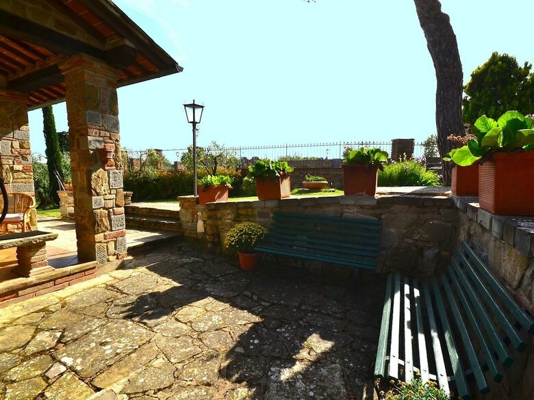 Spacious Cottage With Pool In Arezzo Italy