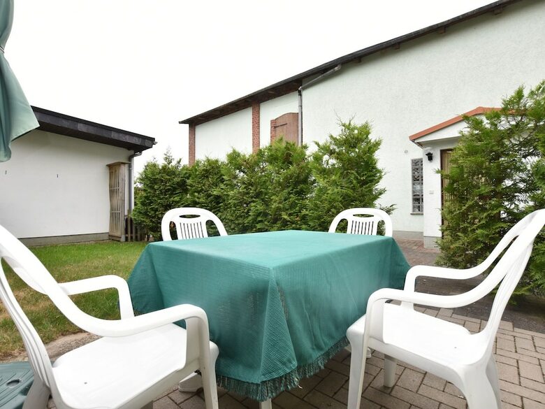 Beachside Apartment In Pepelow With Private Terrace