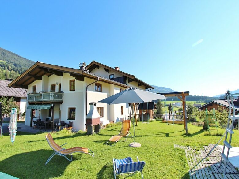Spacious Apartment In Neukirchen Am Gro�venediger With Pool
