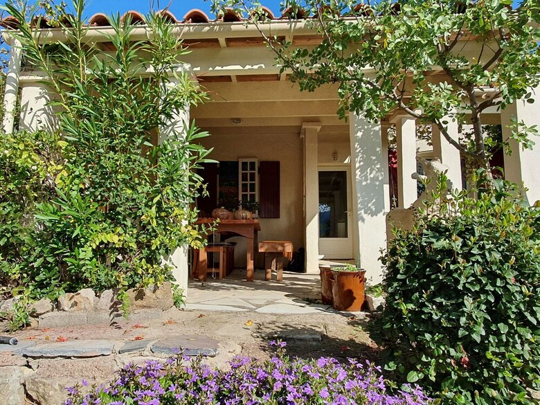 Cozy Holiday Home With Private Swimming Pool In Pierrerue