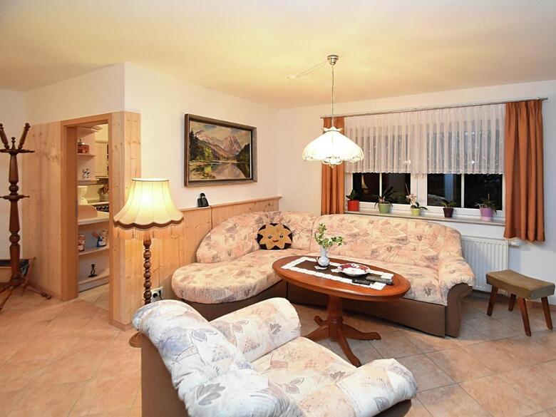 Cozy Apartment In Oelsnitz With Ore Mountains View
