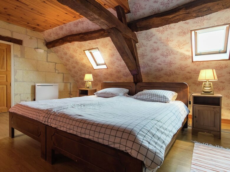Luxurious Holiday Home In Montrichard With Pool