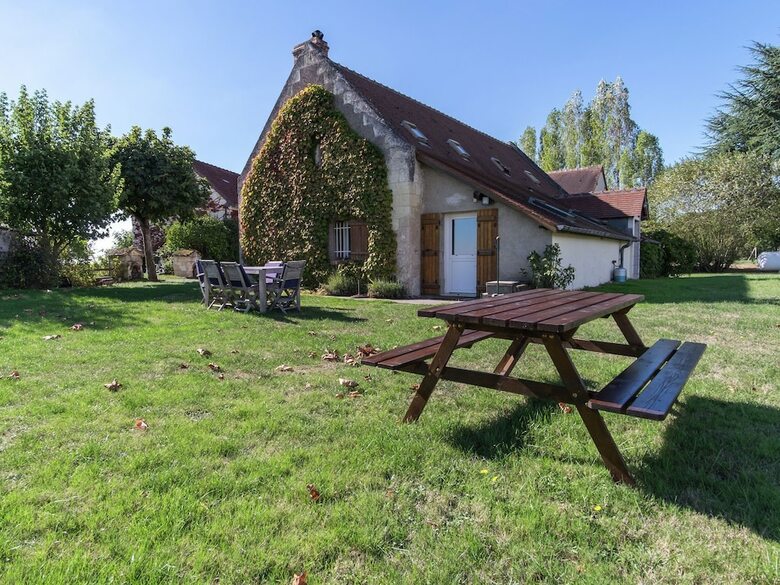 Luxurious Holiday Home In Montrichard With Pool