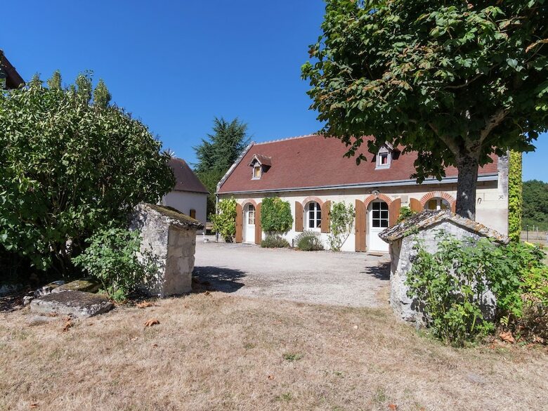 Luxurious Holiday Home In Montrichard With Pool