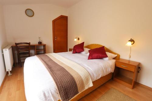Apartments And Rooms Times Inn